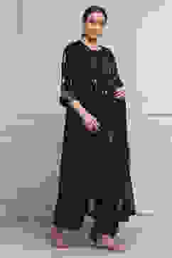 Black Silk Yarndyed Gathered Suit Set image number 5