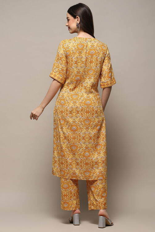 Yellow Rayon Straight Kurta Set image number 4