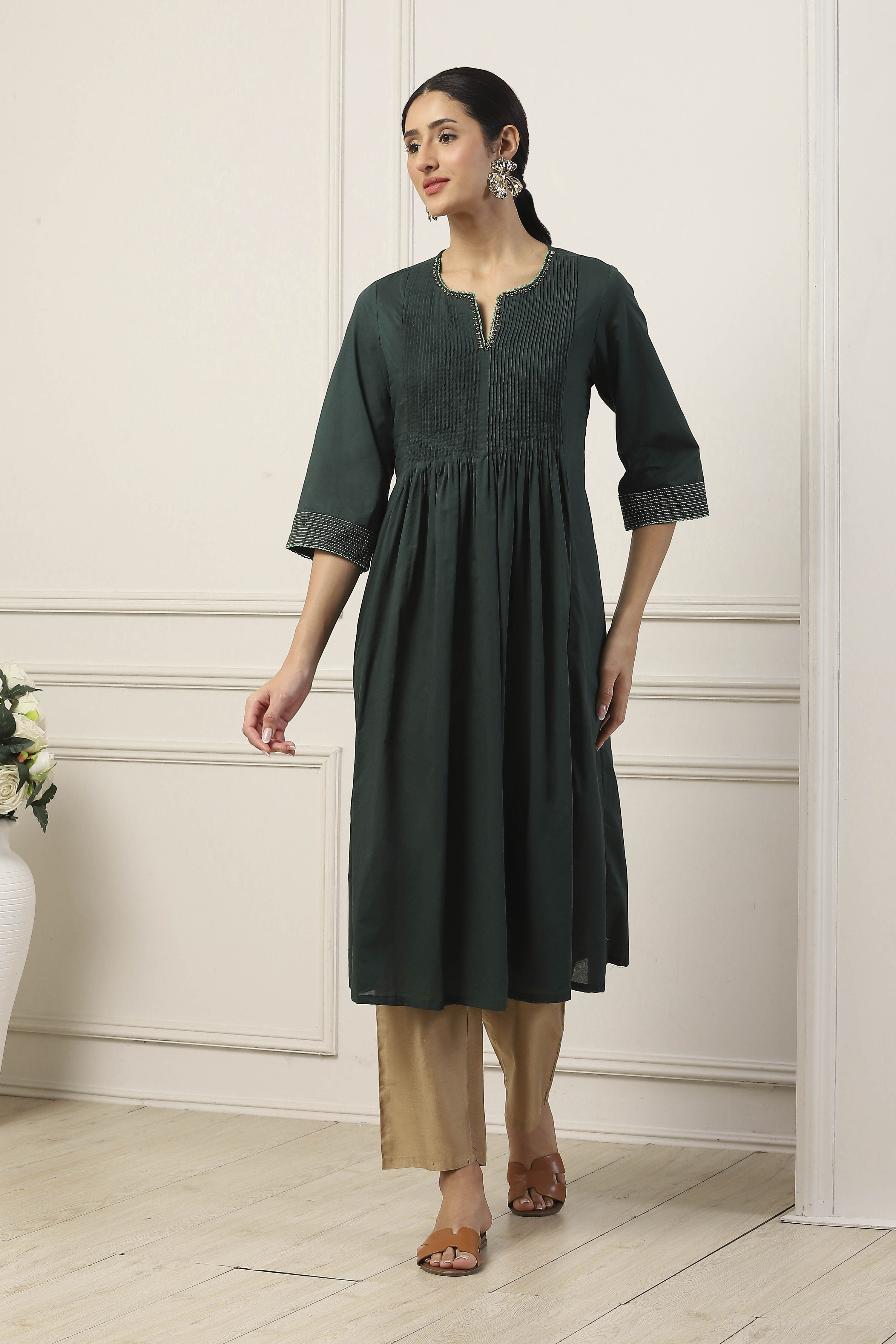 Green Cotton Solid Pleated A-Line Kurta image number 5