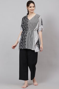 Black And White Straight Cotton Printed Sleepwear image number 3