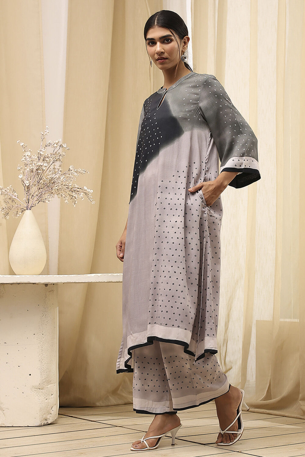 Grey Printed Straight Kurta Set image number 3