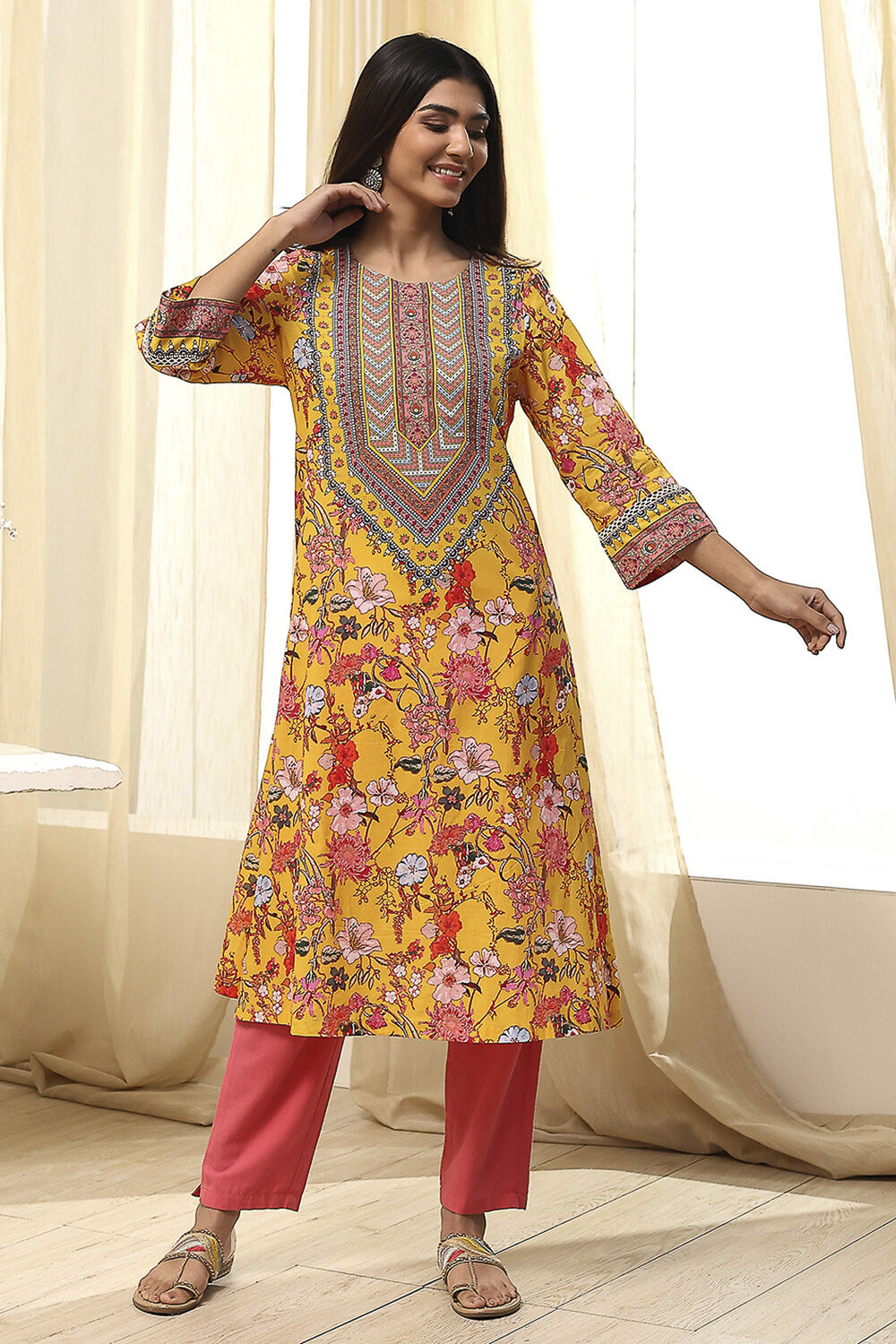 Pink Pure Cotton Floral Straight Kurta image number 5