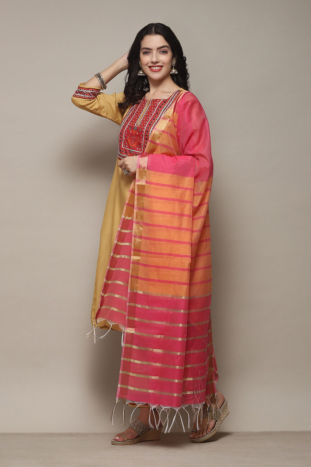 Beige Rayon flax Narrow Kurta Pant Suit Set image number 4