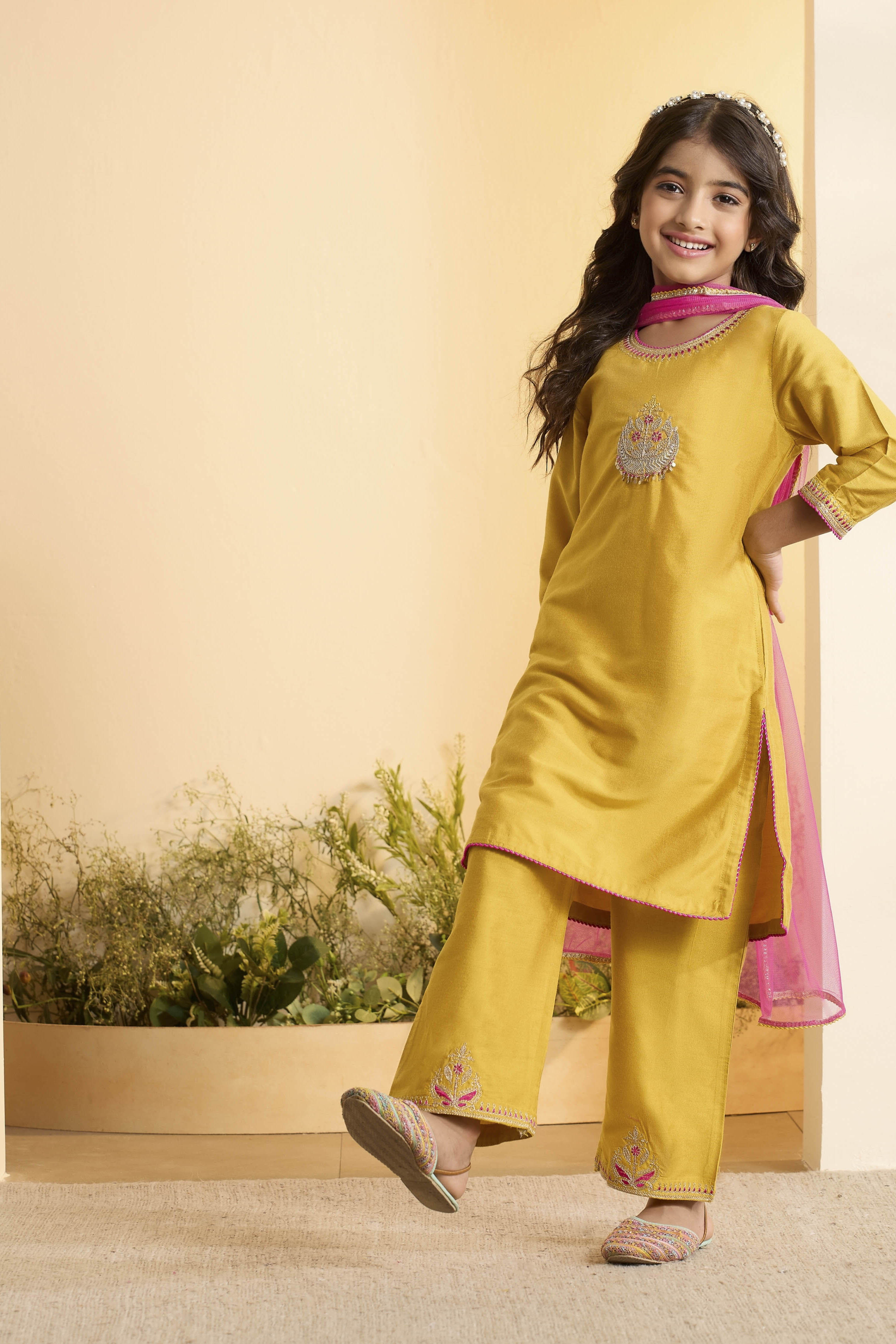 Yellow Embroidered Straight kurta Set image number 3