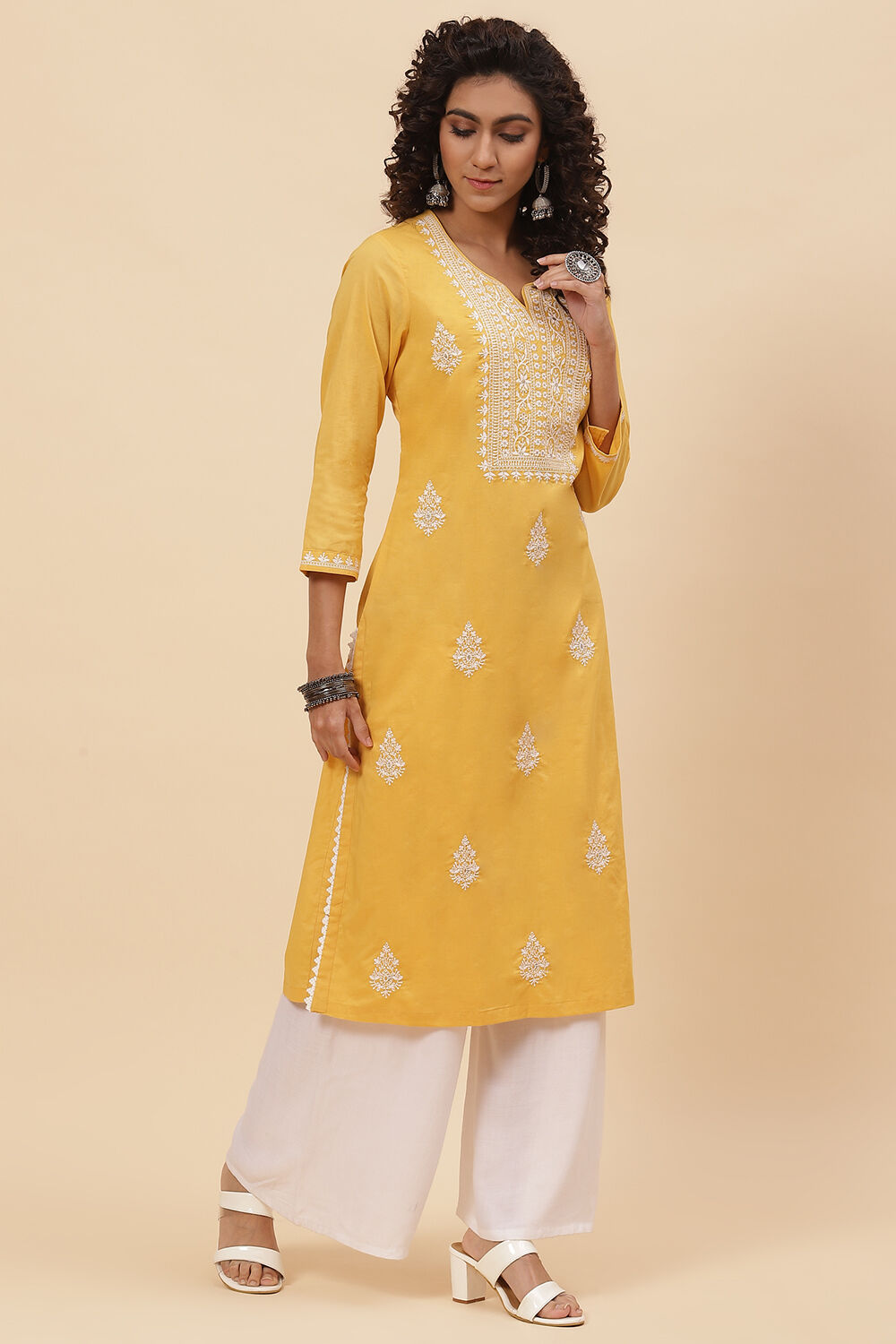 Blue Cotton Straight Embroidered Kurta image number 3