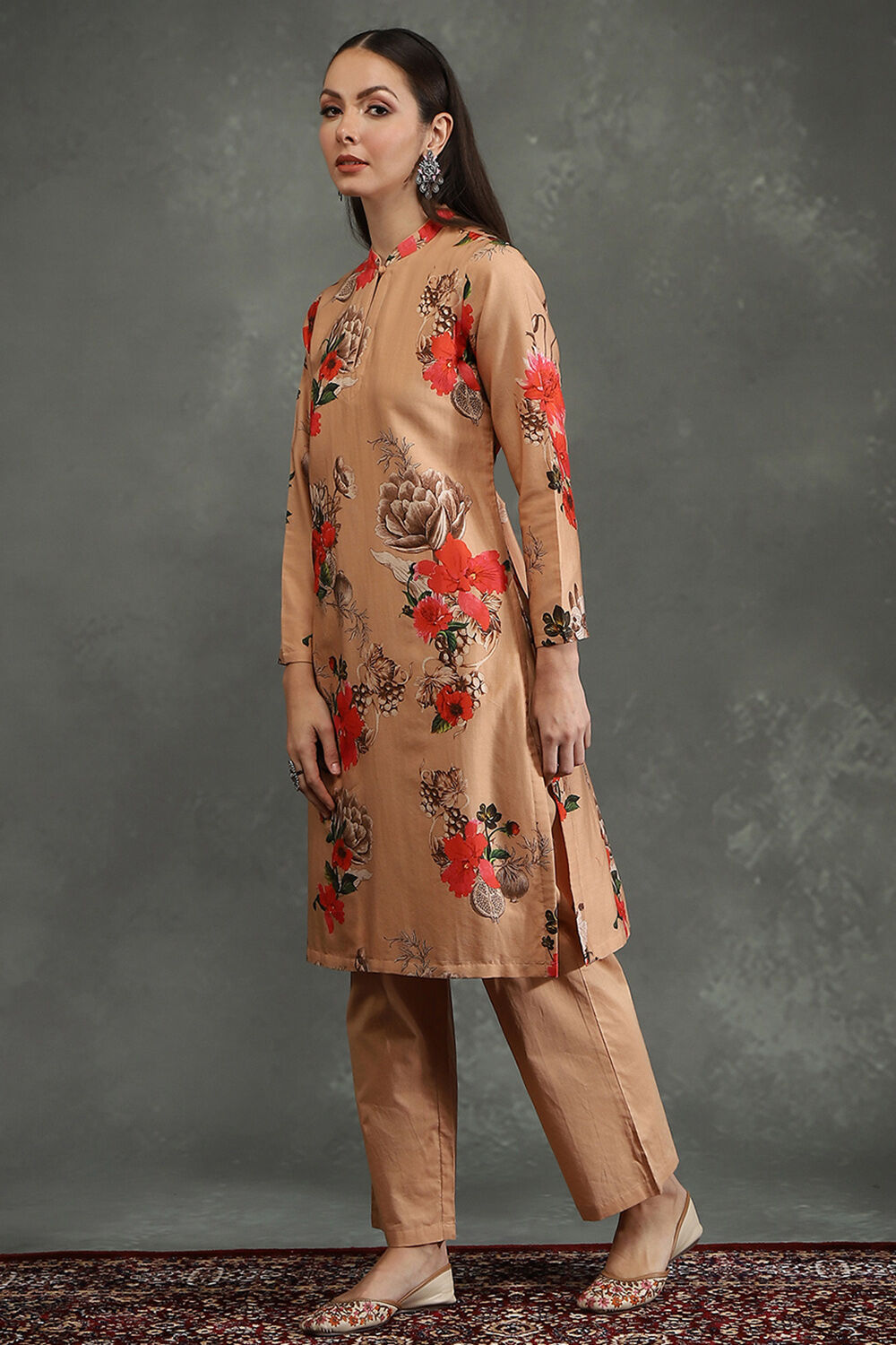 Peach-Toned Silk Chanderi Floral Printed Straight Kurta Set image number 3