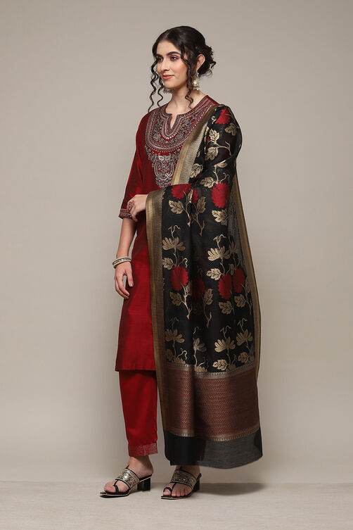 Maroon & Black Poly Viscose Straight Embroidery Kurta Slim Pants Suit Set image number 5