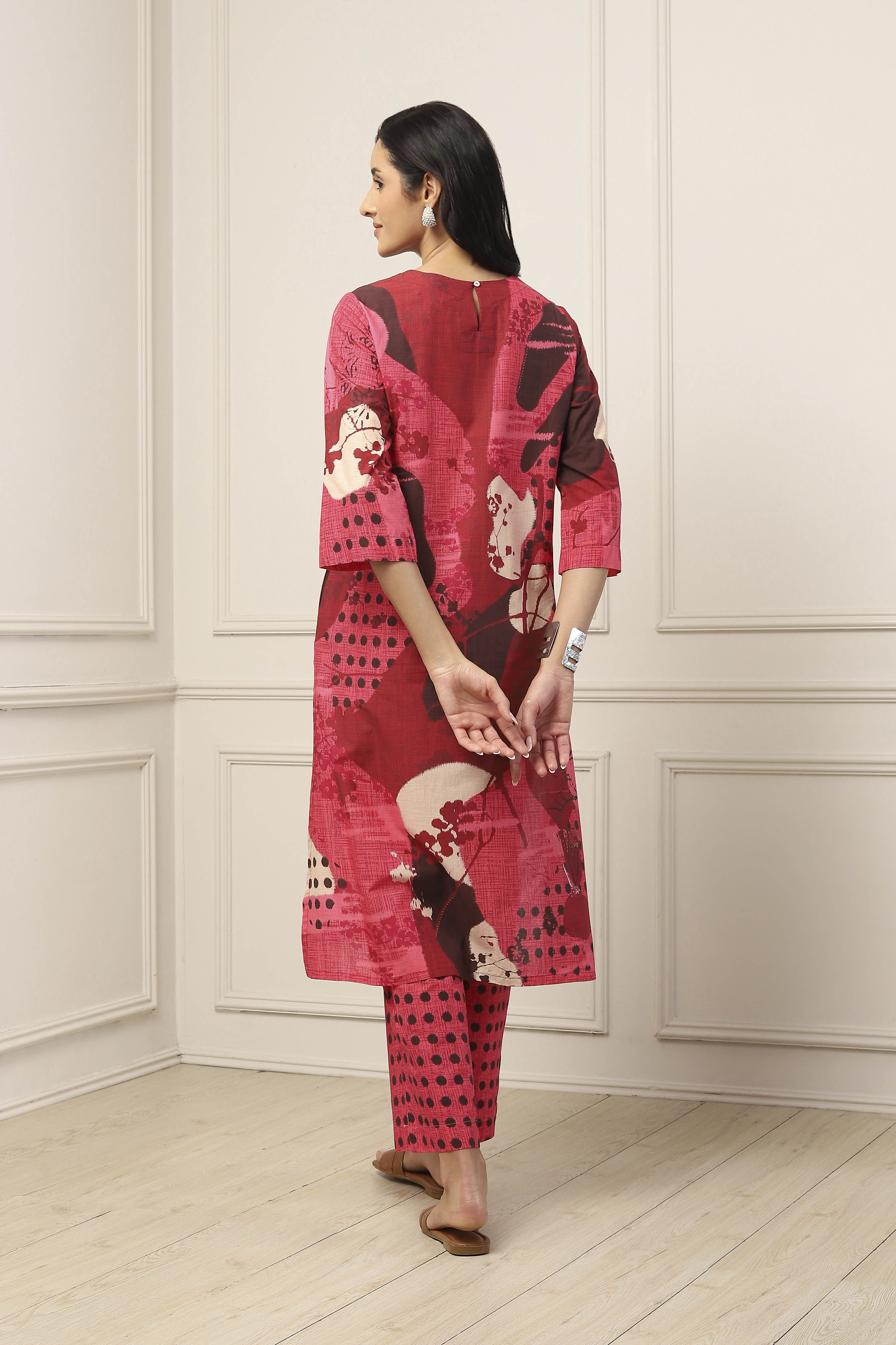 Maroon Cotton Abstract Printed Straight Suit Set image number 4