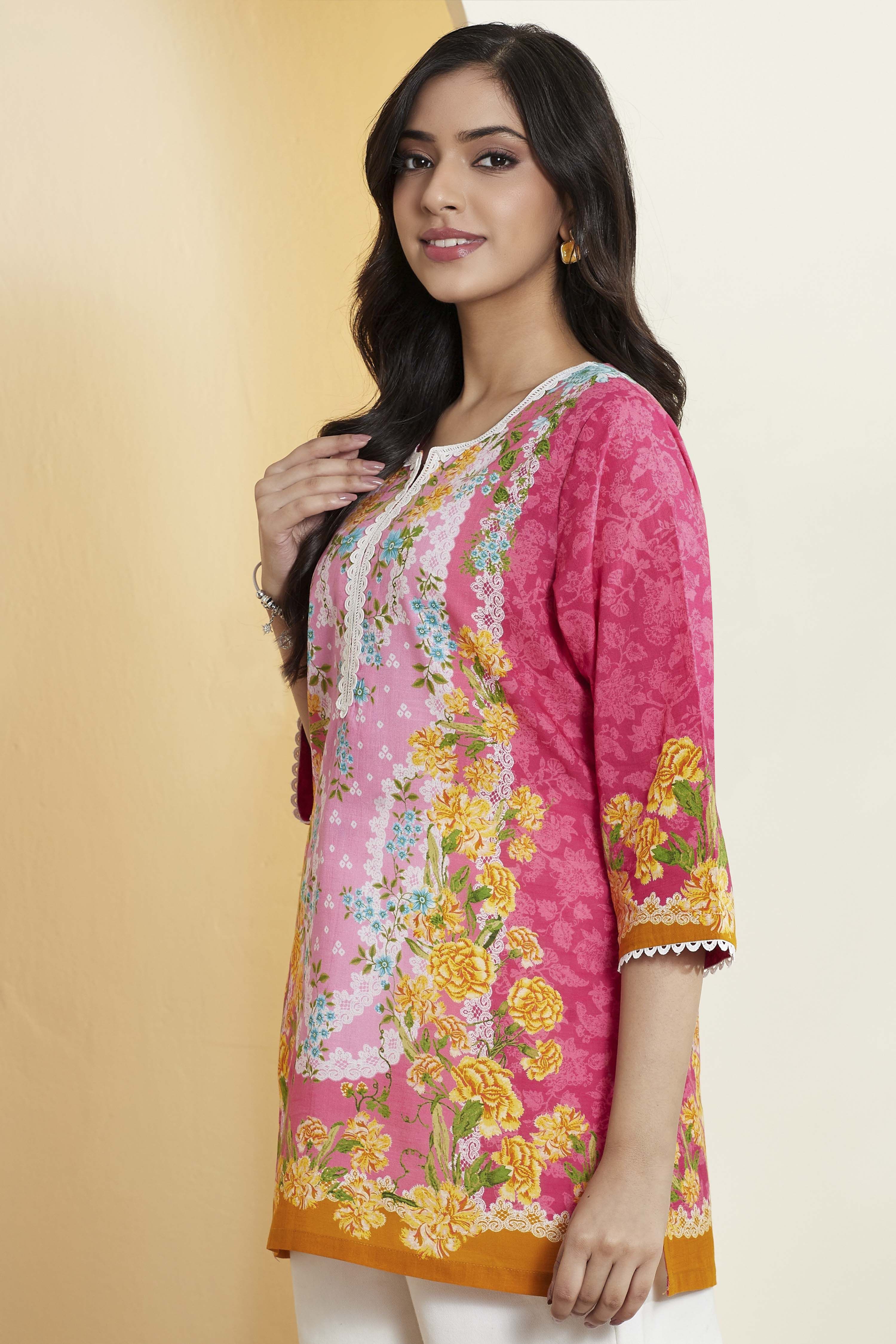 Pink Cotton Floral Printed Straight Kurti image number 3