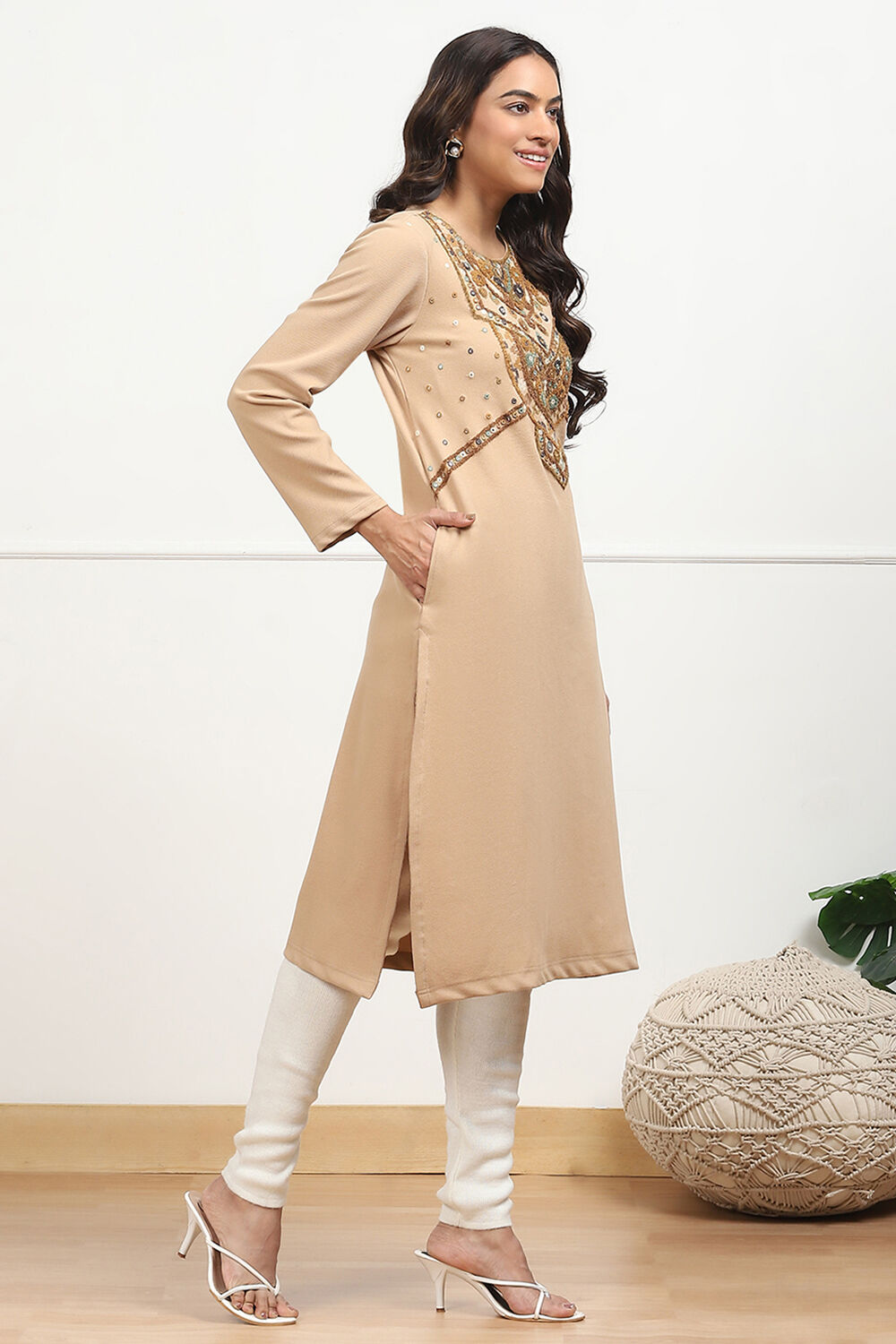 Beige Velvet Straight Kurta image number 5