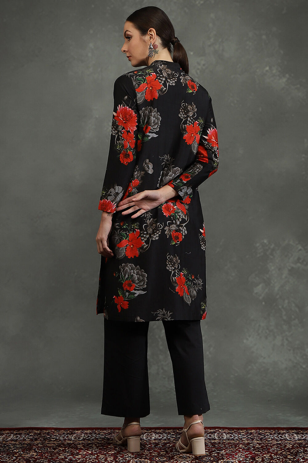 Rohit Bal Black Silk Chanderi Floral Printed Straight Kurta Set image number 4