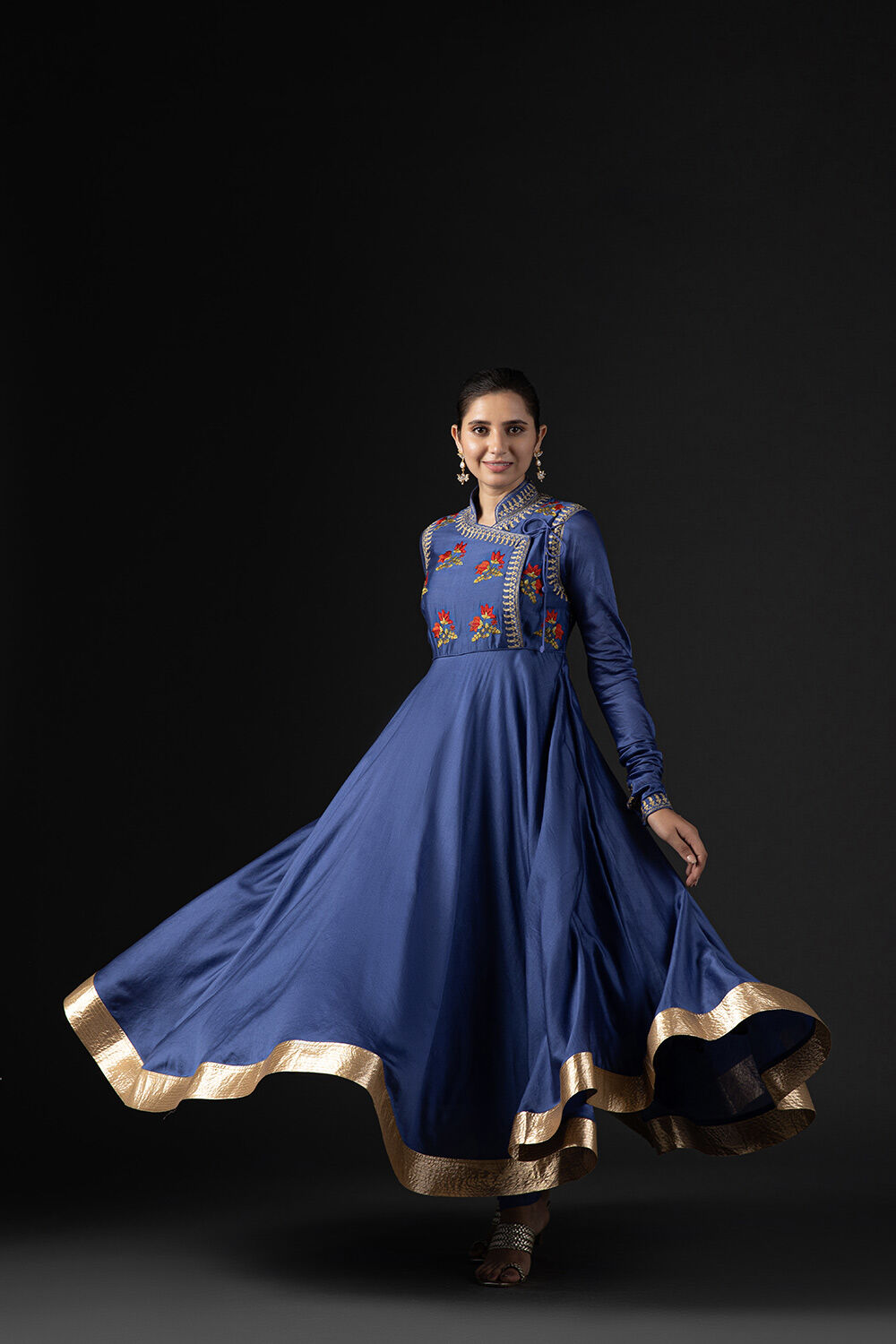 Blue Cotton Silk Embroidered Suit Set image number 7