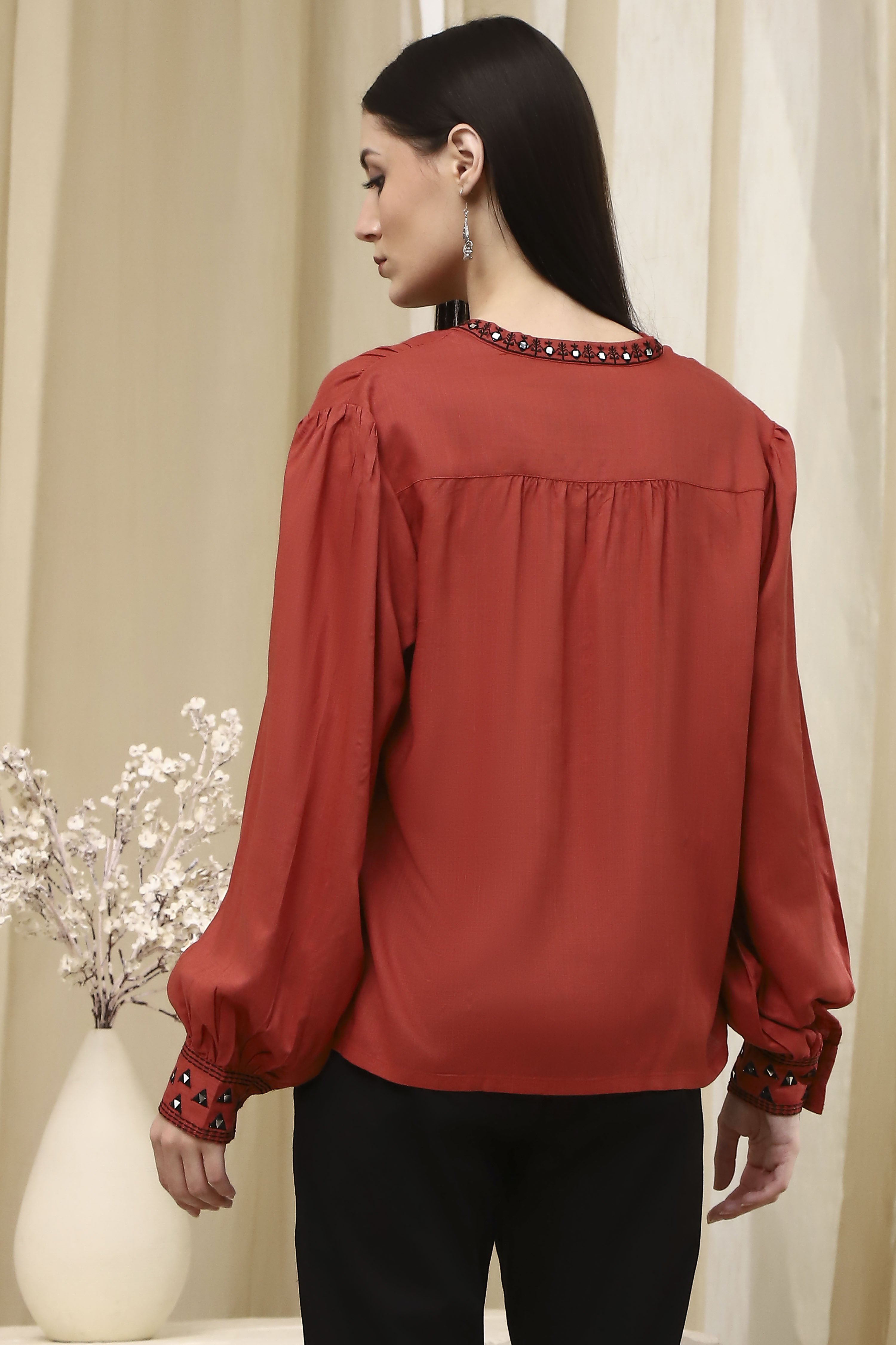 Black Solid Straight Top image number 3