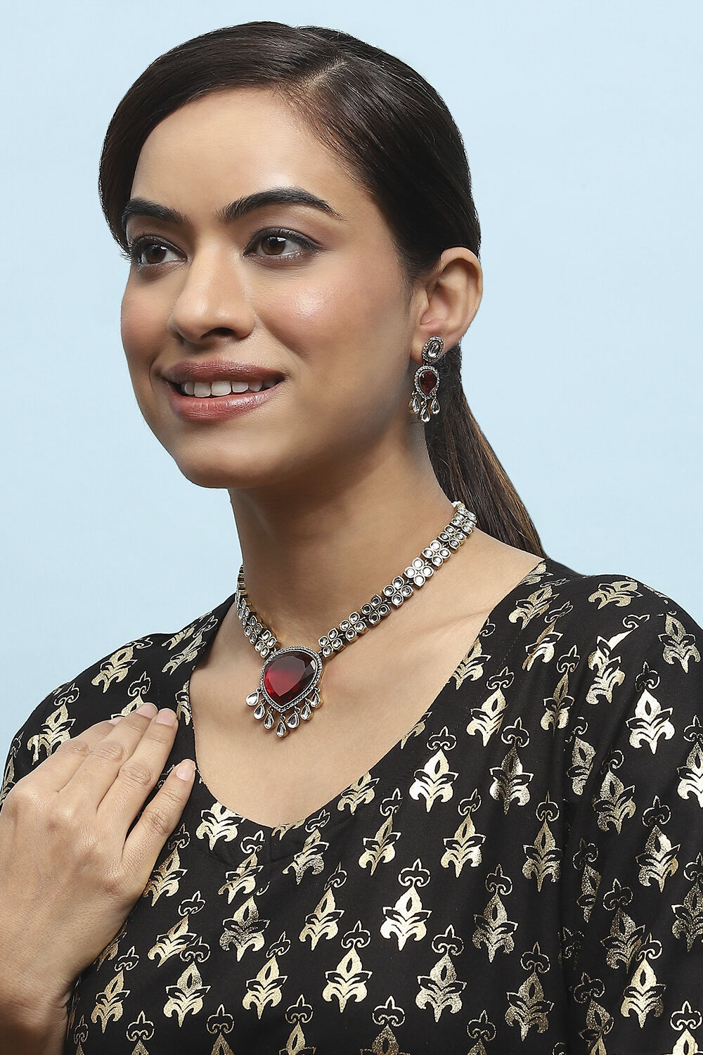 Red Brass Pendant Necklace Set image number 1