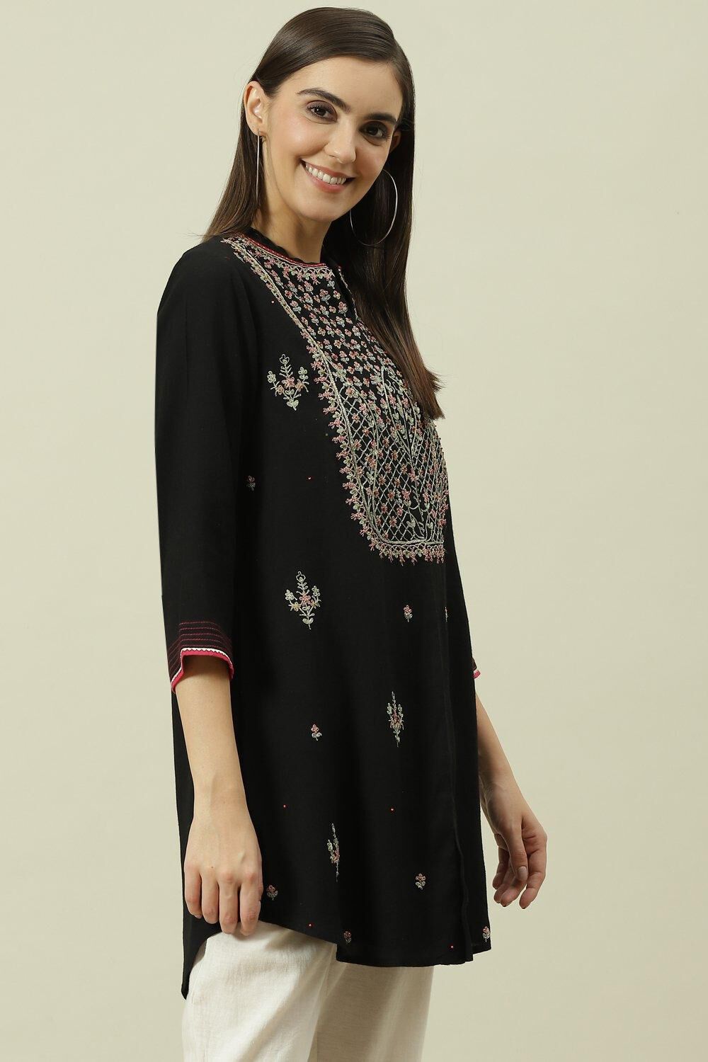 Mint Green Rayon Straight Solid Kurti image number 3