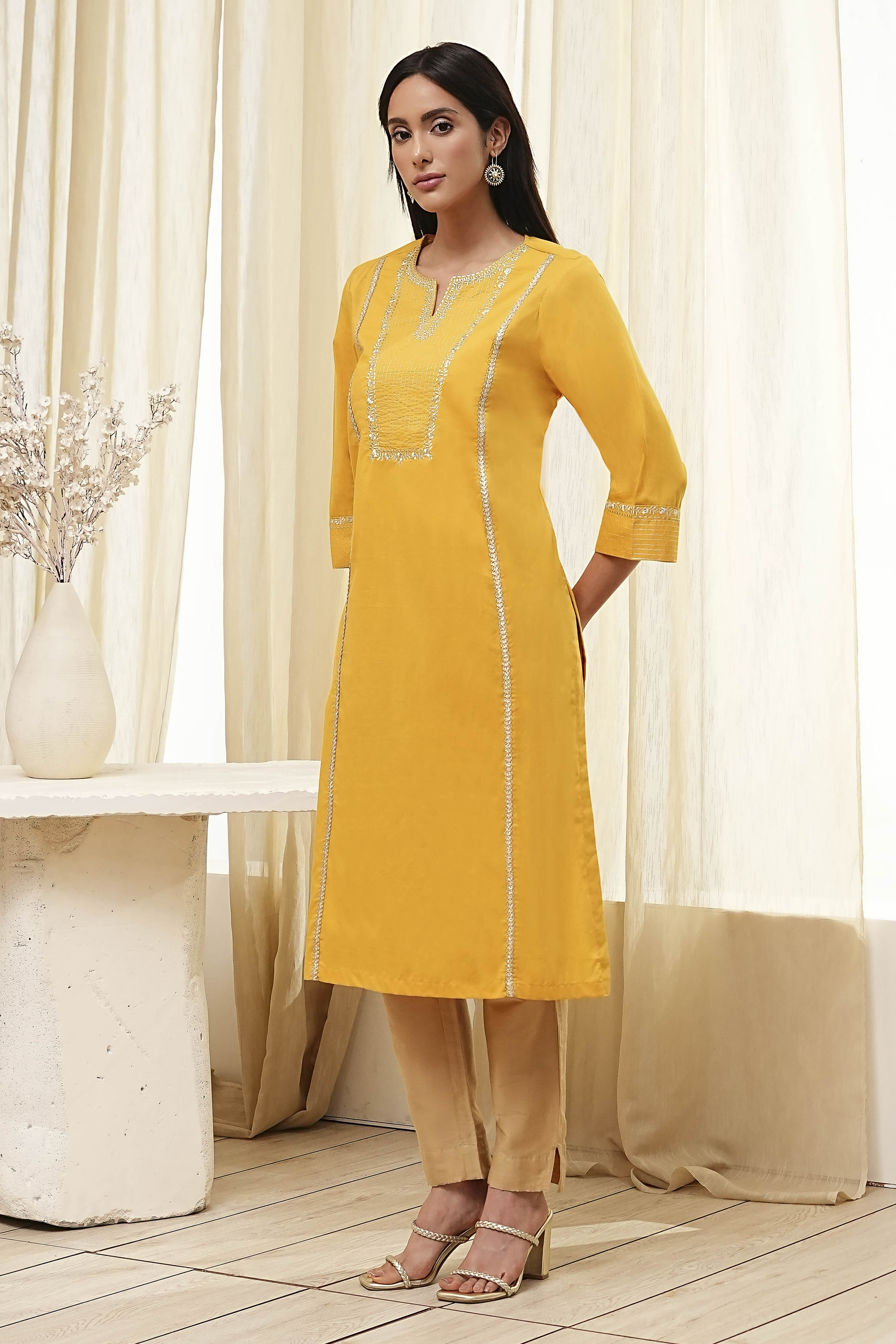 Ochre Yellow Cotton Solid Straight Kurta image number 2