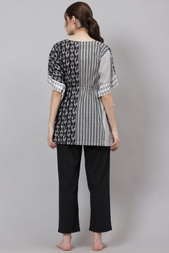 Black And White Straight Cotton Printed Sleepwear image number 6