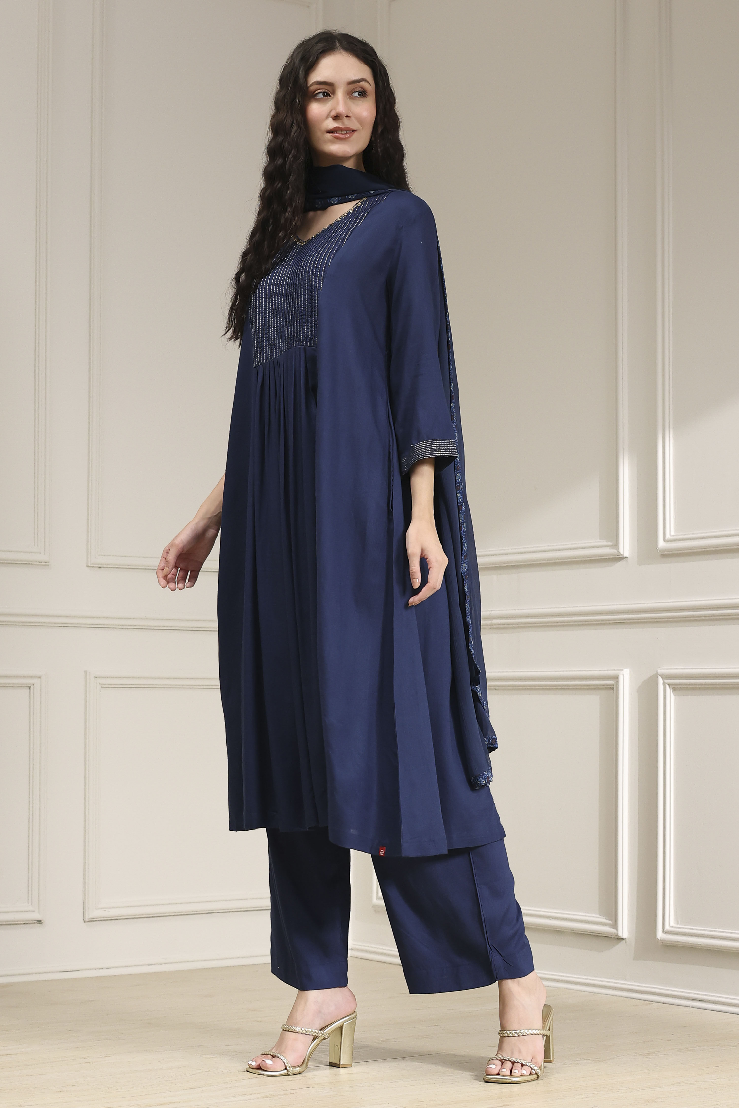 Blue Solid Gathered Suit Set image number 3