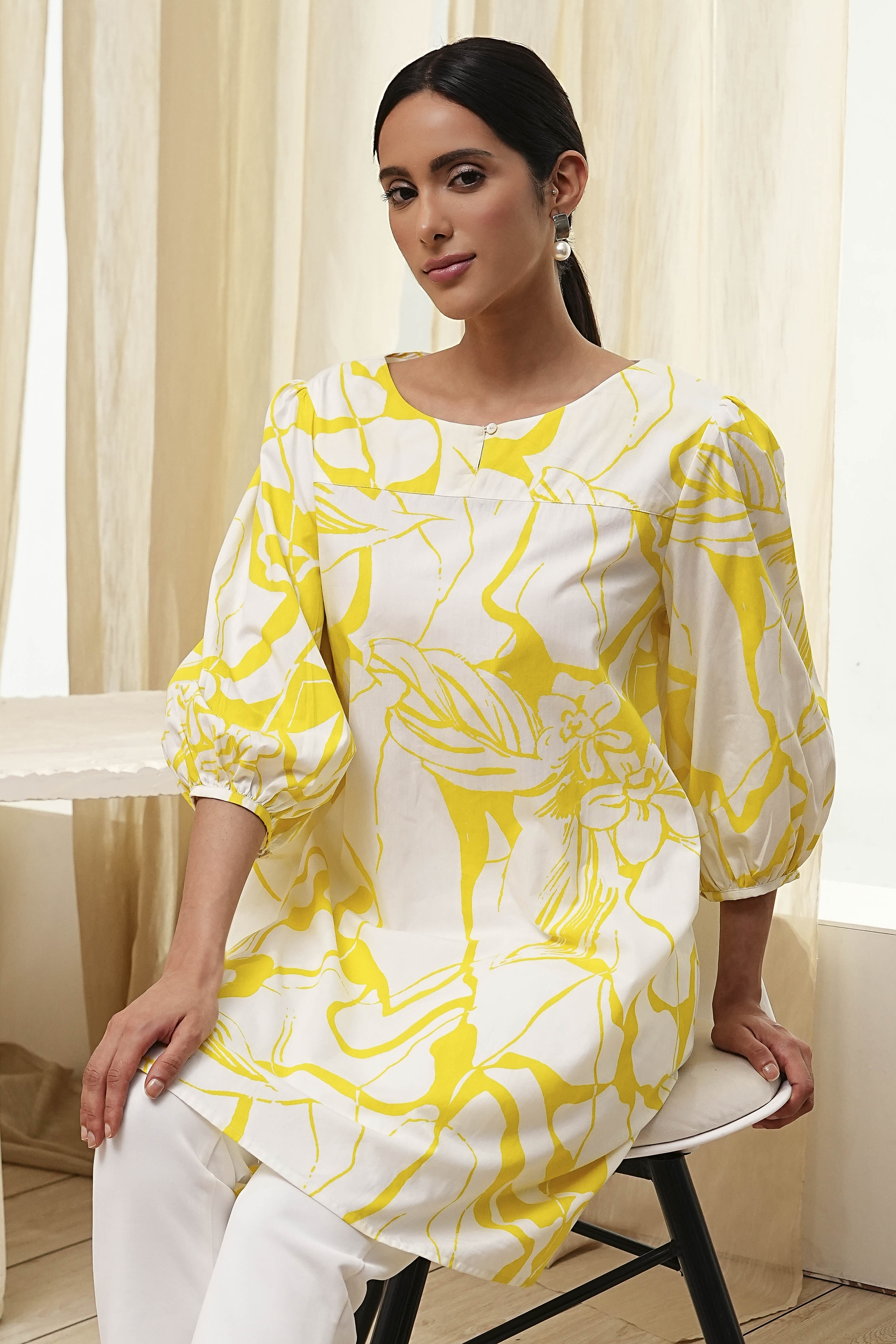 Lime and White Cotton Relaxed Short Kurta image number 0