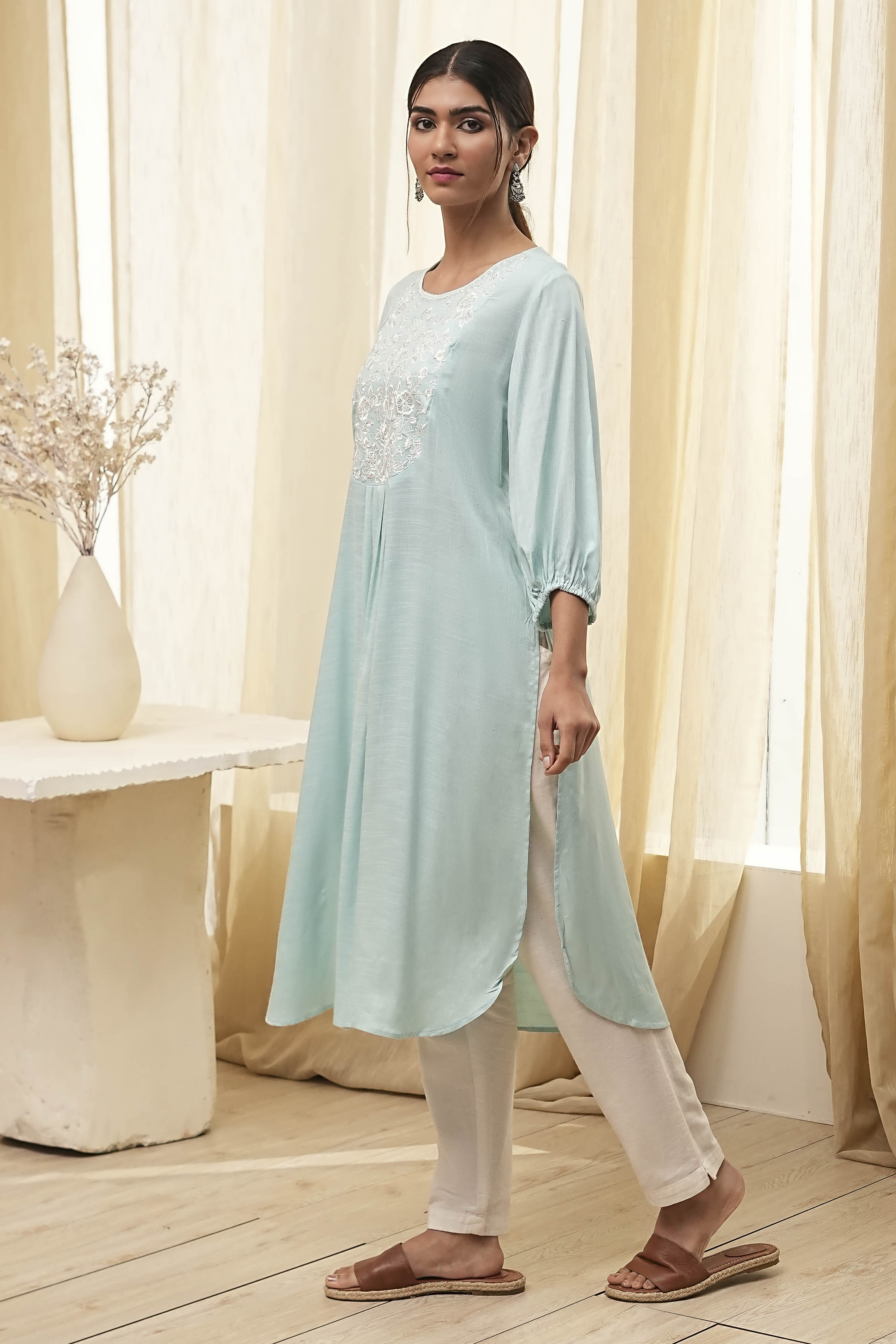 Aqua Solid Gathered Straight Kurta image number 2