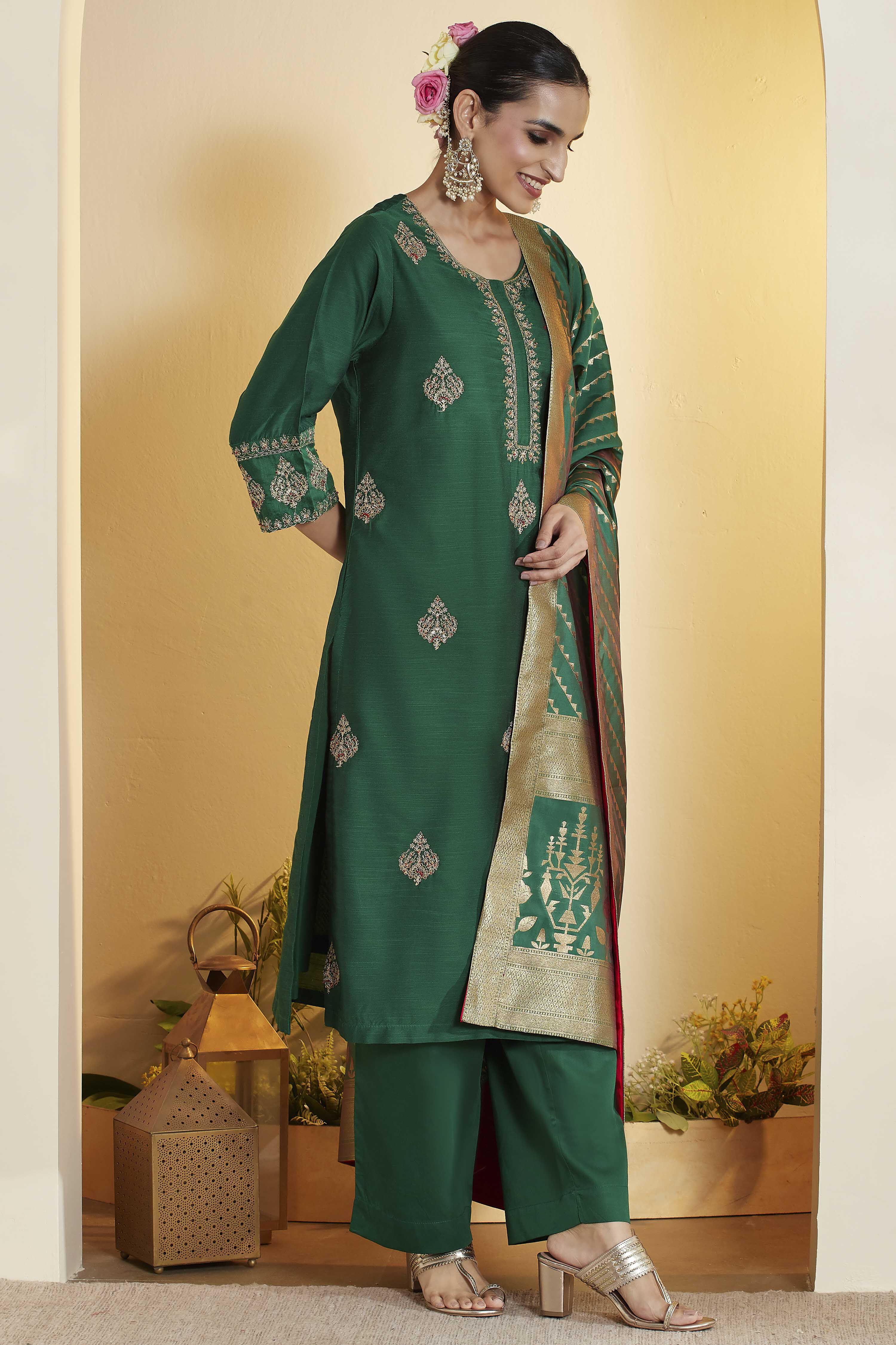 Green Poly Viscose Slub Embroidered Straight Kurta Set image number 5