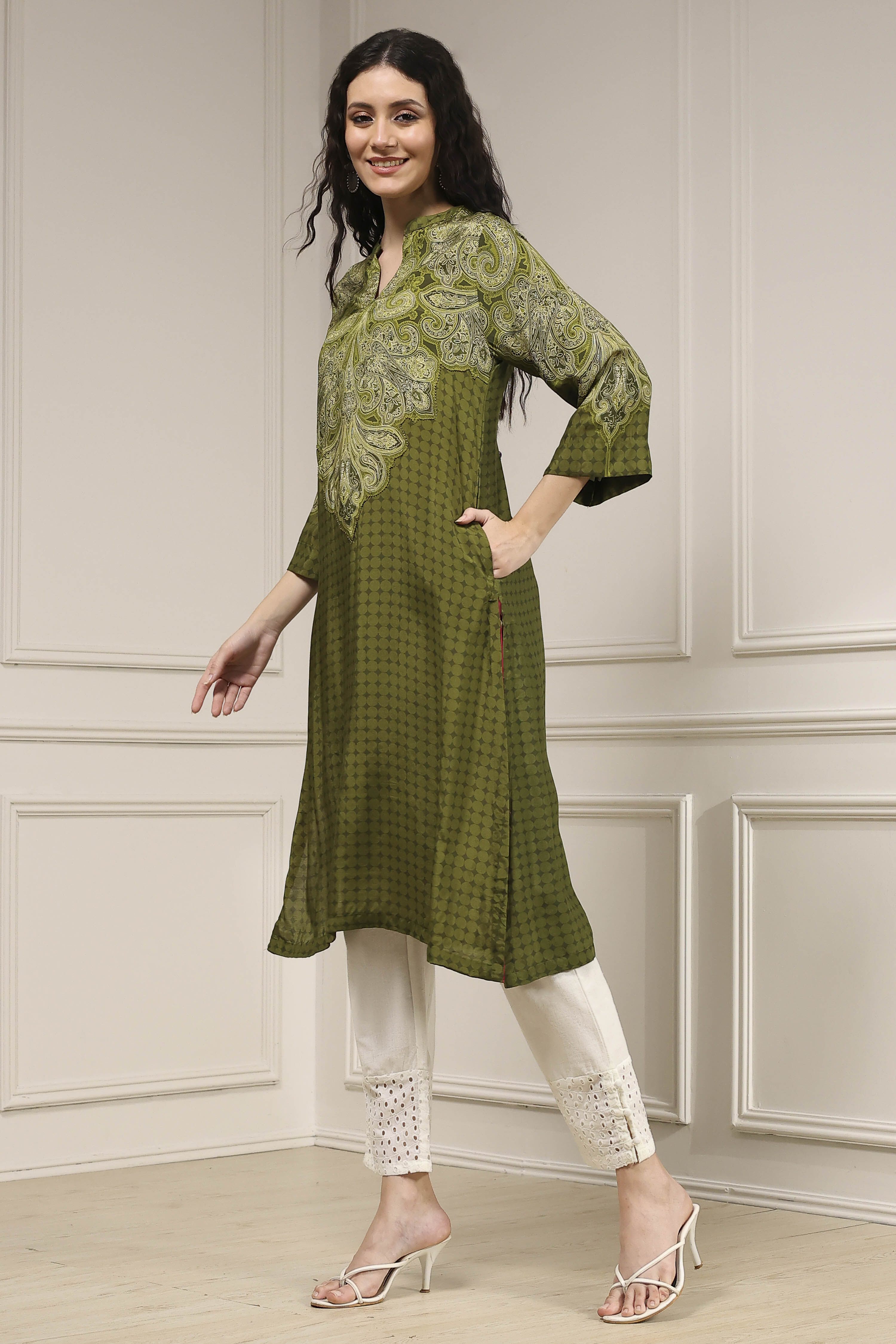 Olive Green Printed Straight Kurta image number 2
