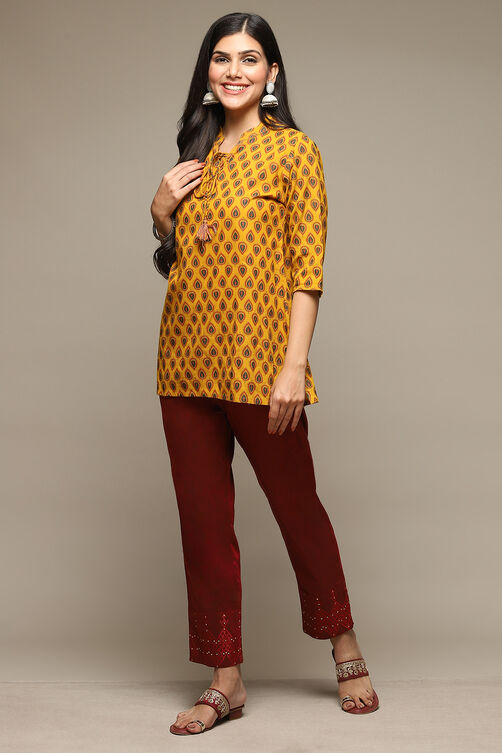 Maroon Viscose Yarndyed Narrow Pant image number 0