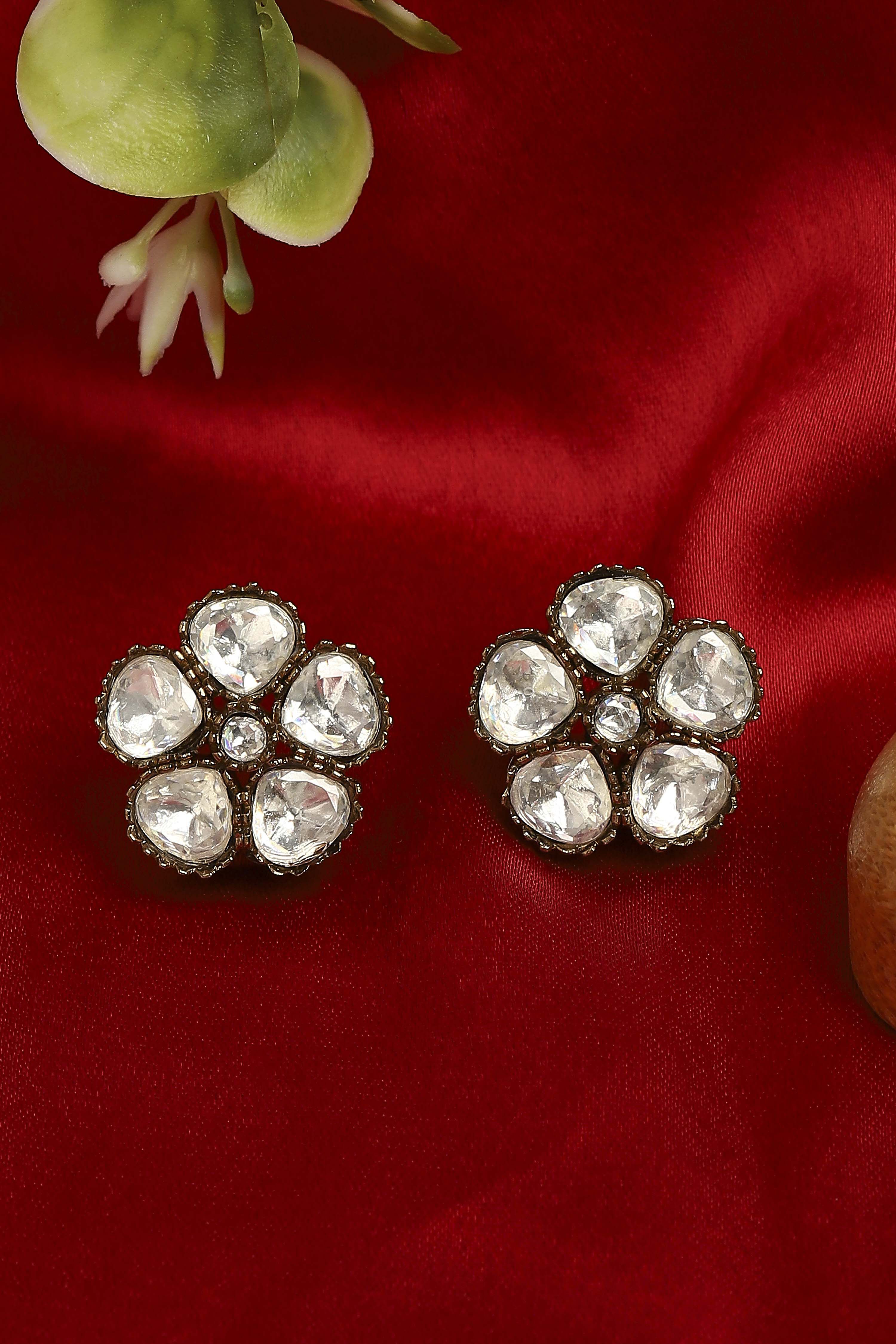 Antique Gold Brass Studs image number 0