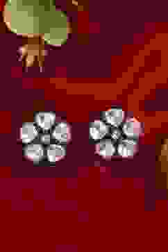 Antique Gold Brass Studs image number 0