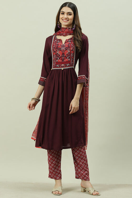 Burgundy Rayon A-Line Kurta Slim Pant Suit Set image number 5