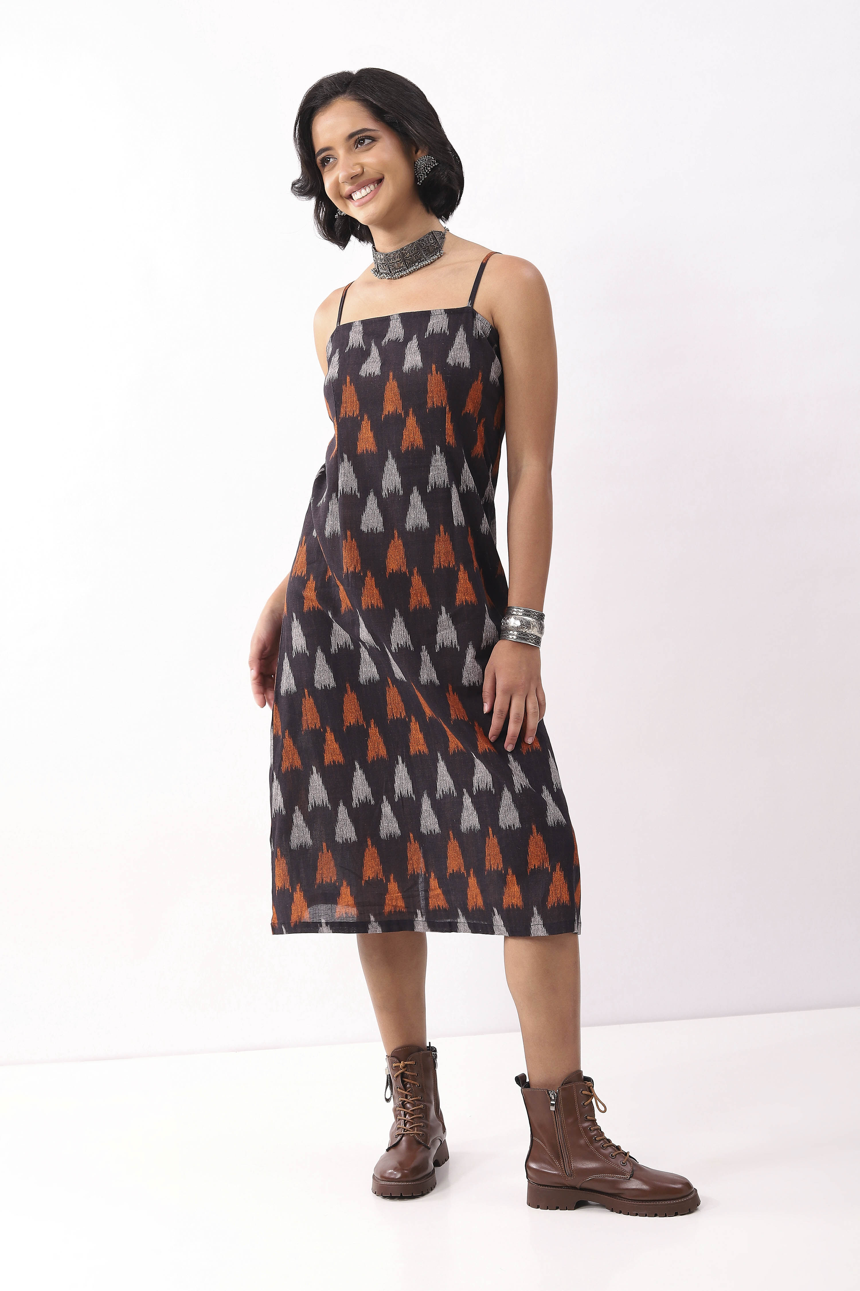 Black Cotton Abstract Printed Strappy Midi Dress image number 6