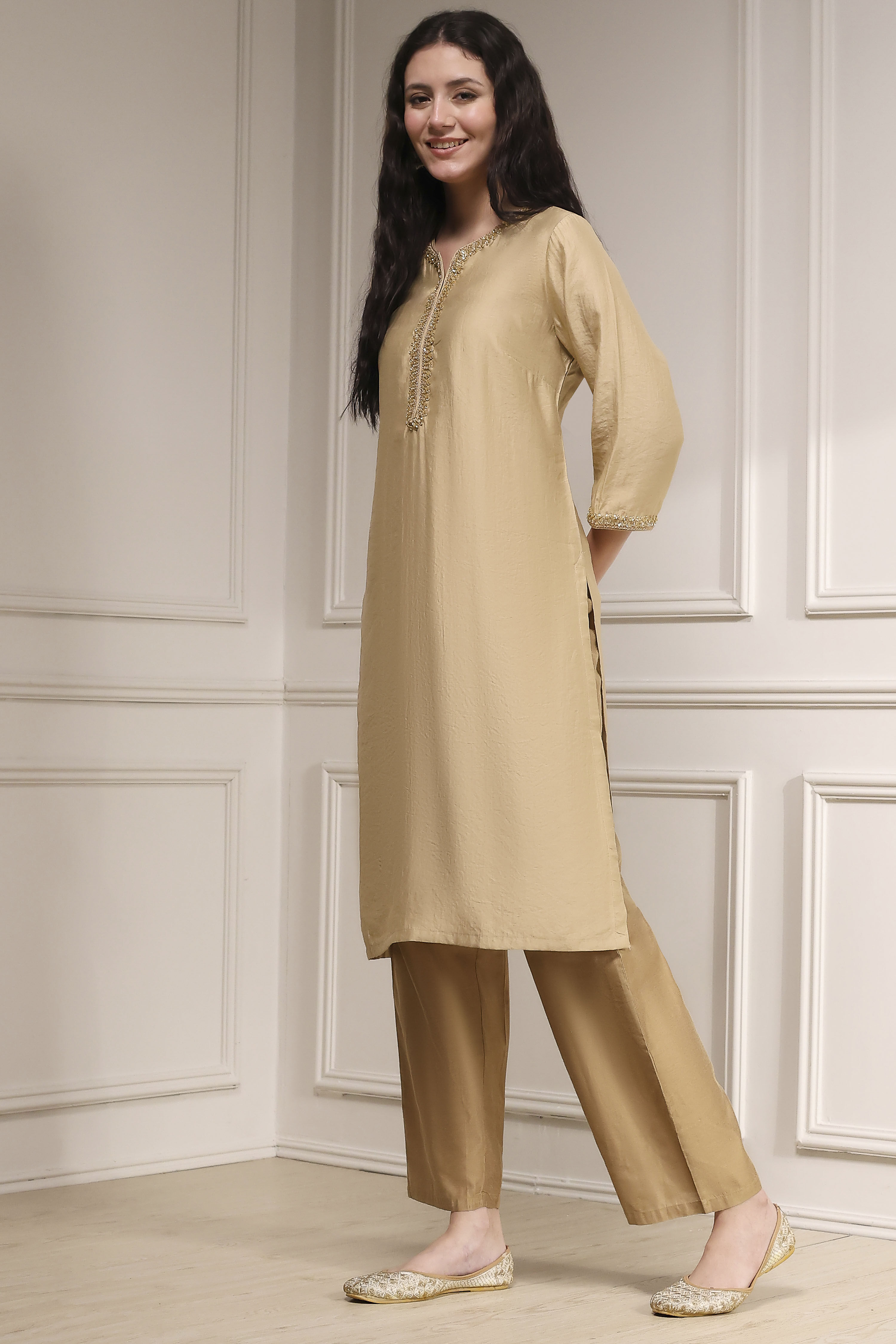 Beige Solid Straight Kurta image number 2