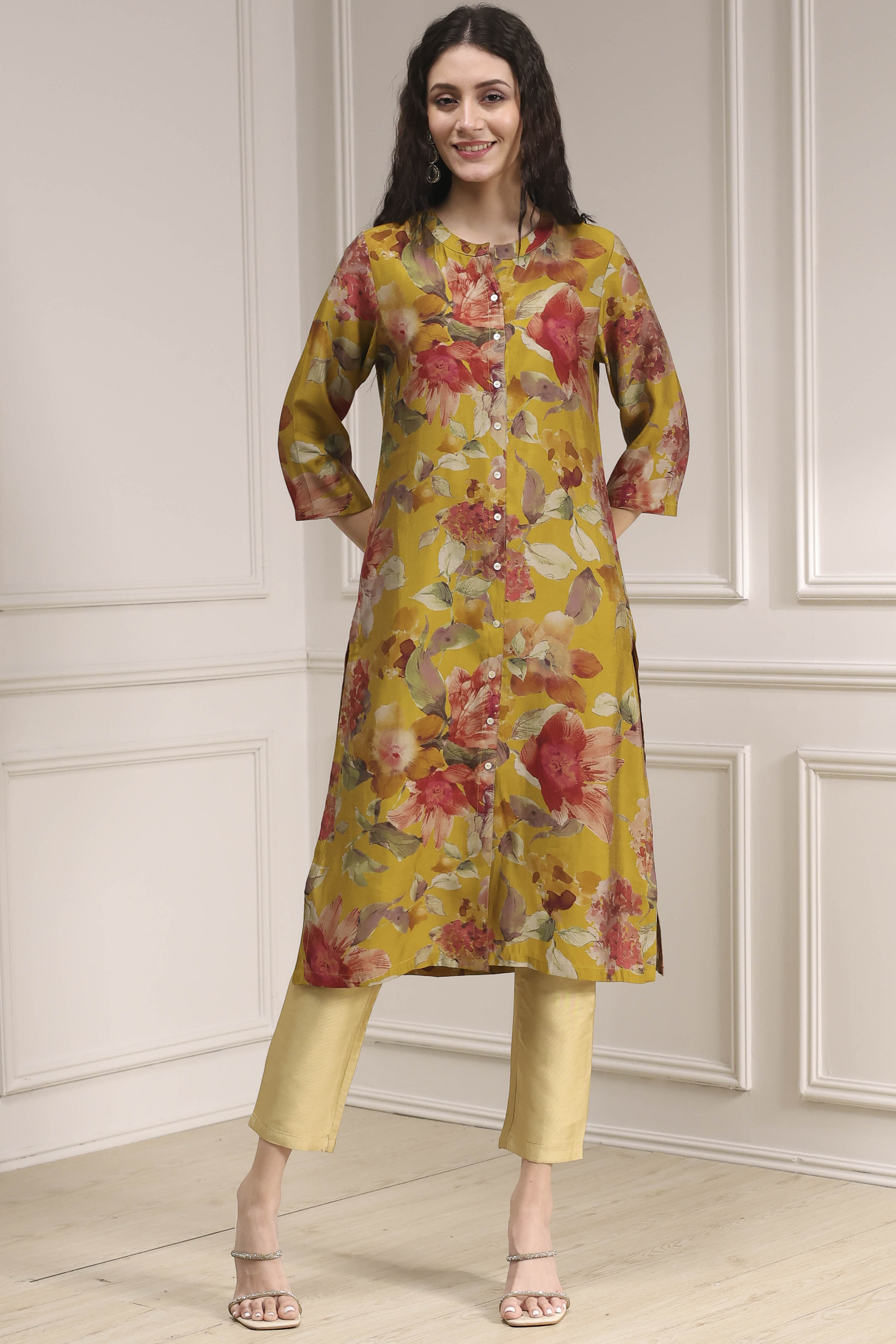 Yellow Floral Printed Straight Kurta image number 5