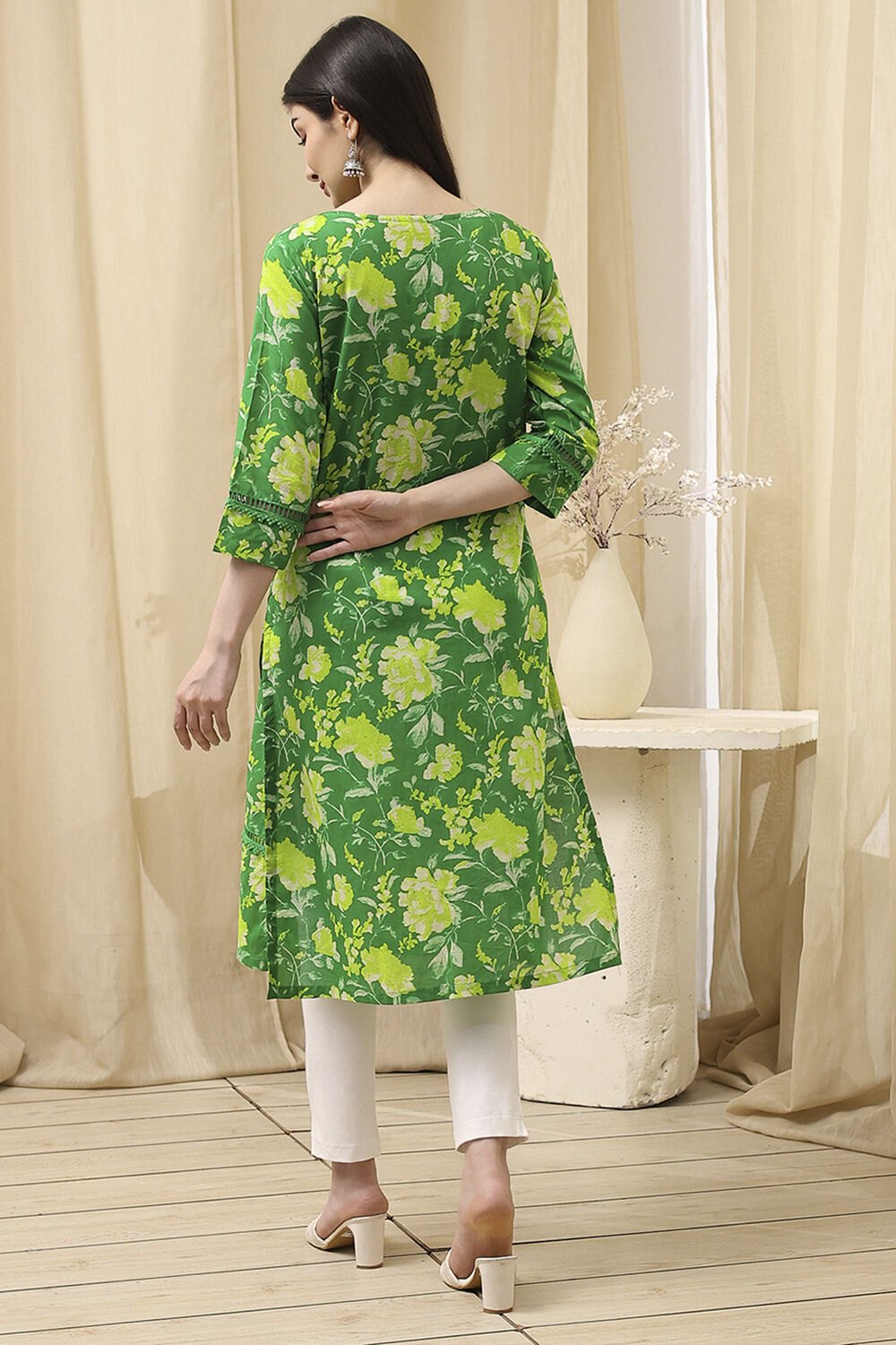 Blue Cotton Floral Straight Kurta image number 4
