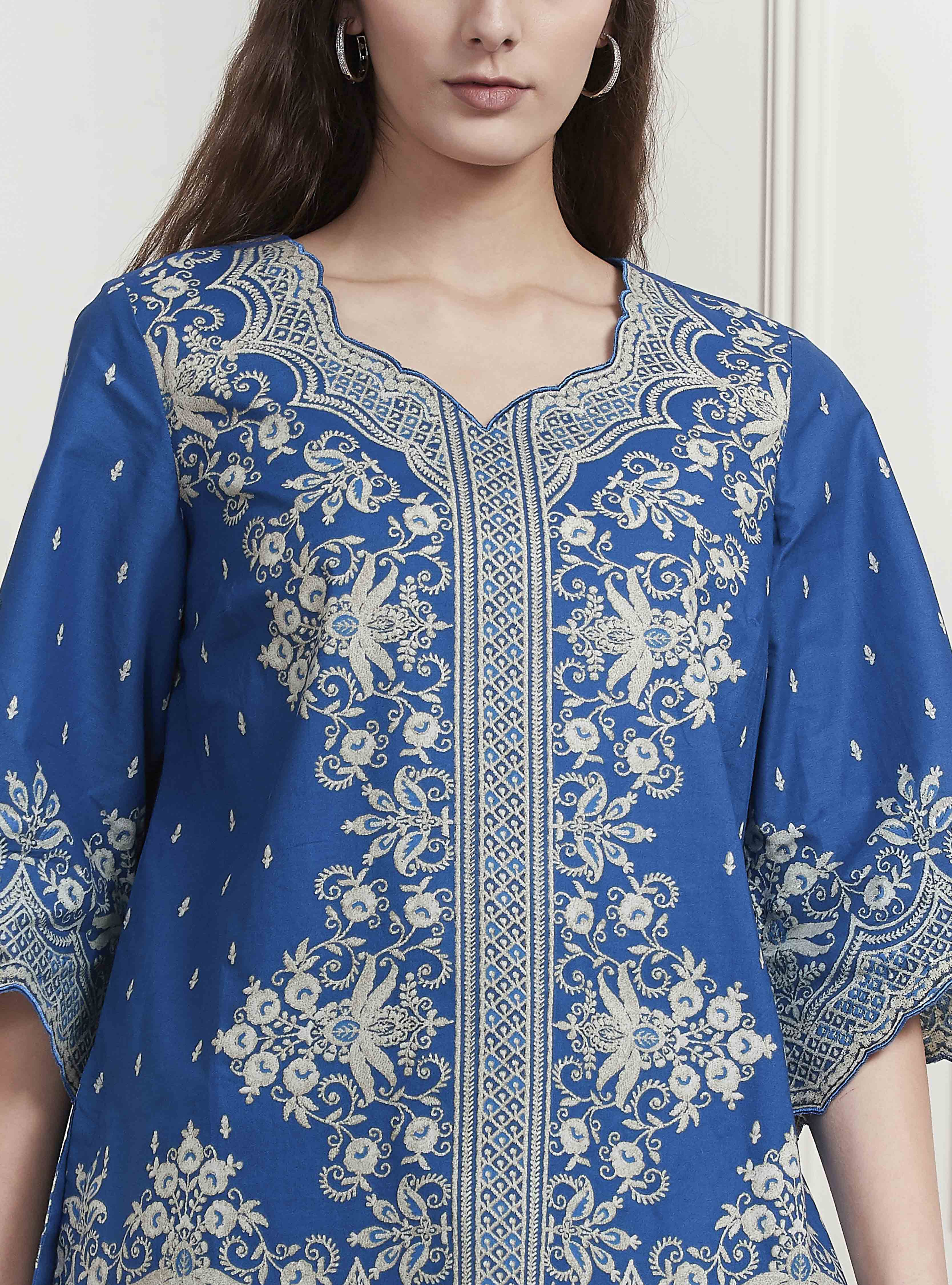 Blue Cotton Embroidered Straight Short Kurta image number 1