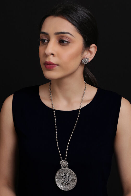 Long Chandelier earrings image number 3