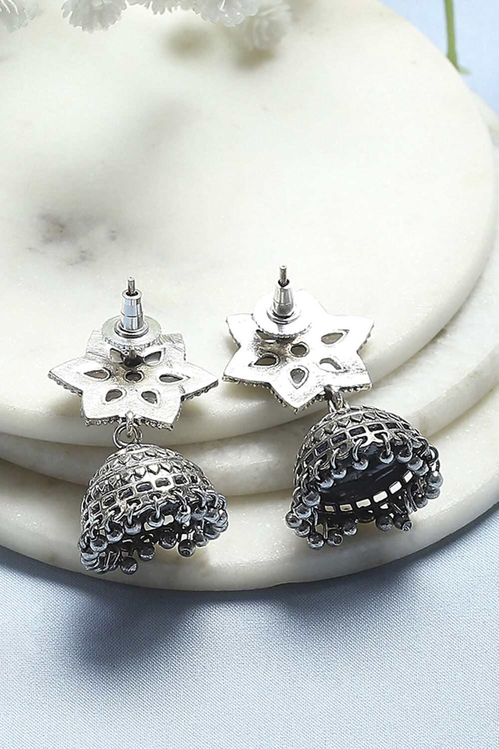 White Pearl Earrings image number 2