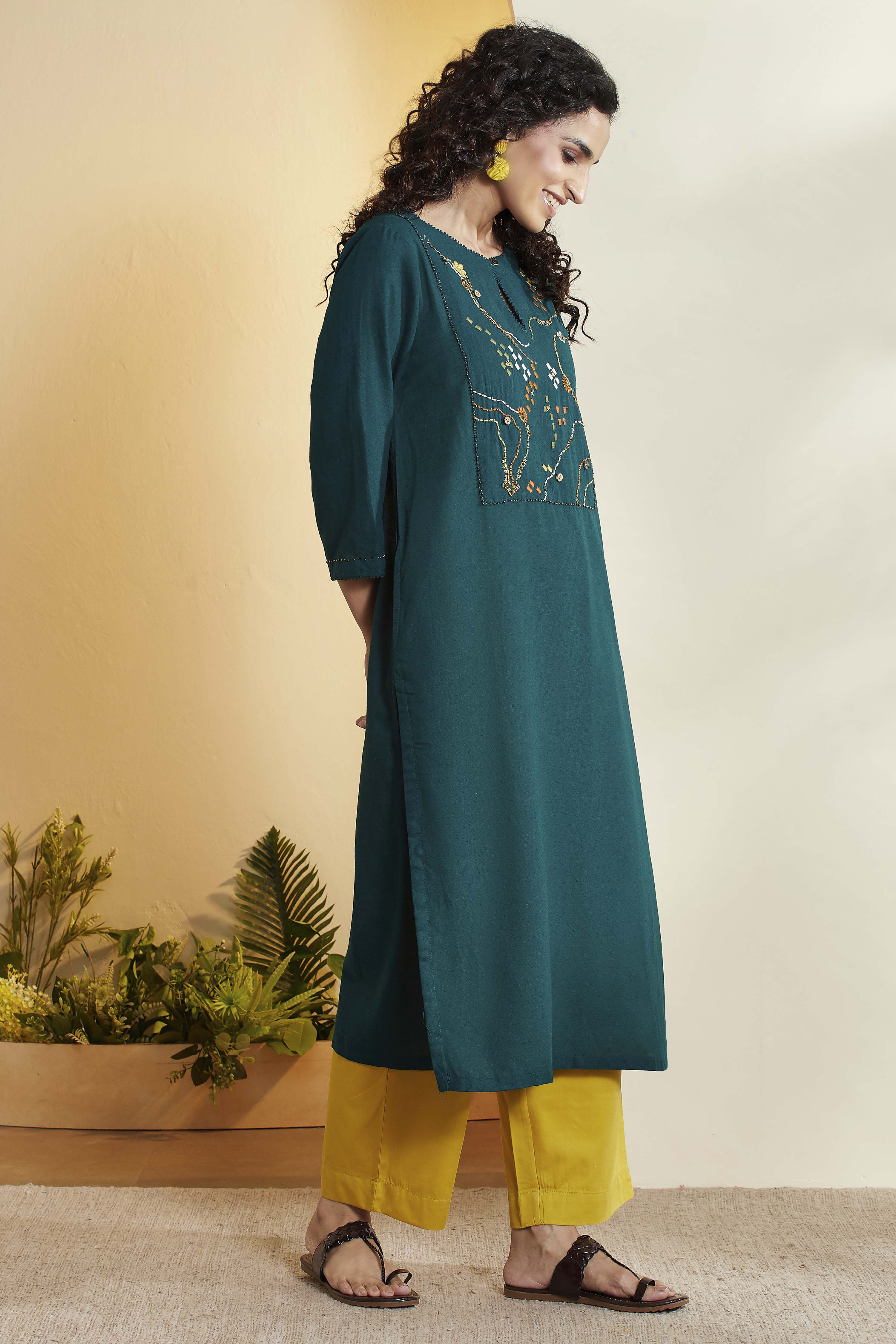 Bottle Green Viscose Rayon Embroidered Yoke Kurta image number 4
