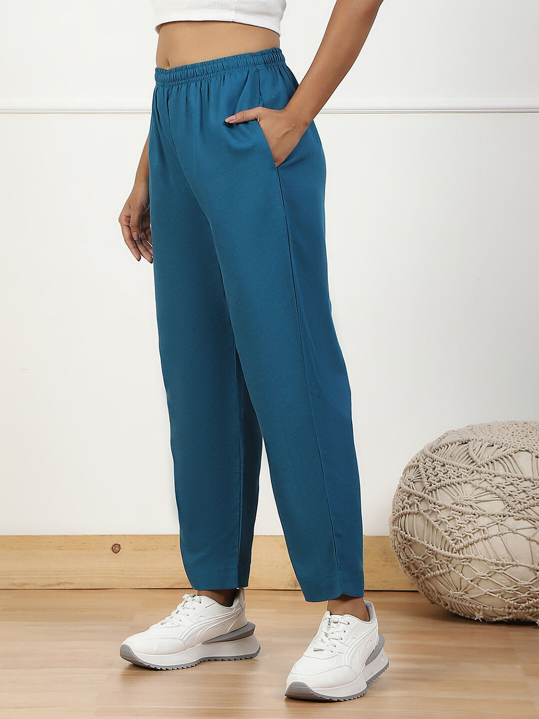 Beige Solid Mid-Rise Regular Pants image number 2