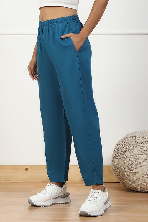 Beige Solid Mid-Rise Regular Pants image number 2
