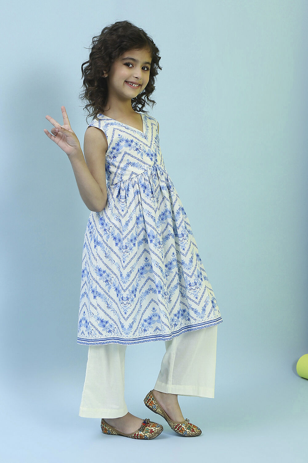 Cream-Colored Cotton Floral Gathered Kurta Set image number 5