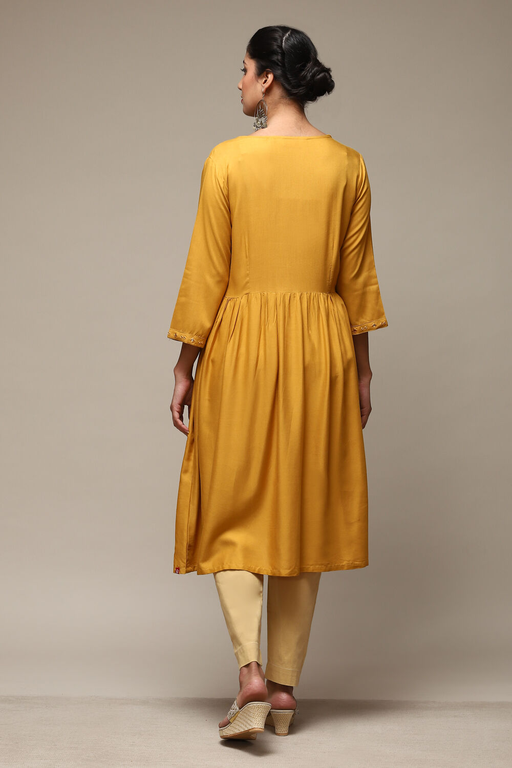 Mustard Rayon Flared Kurta image number 3