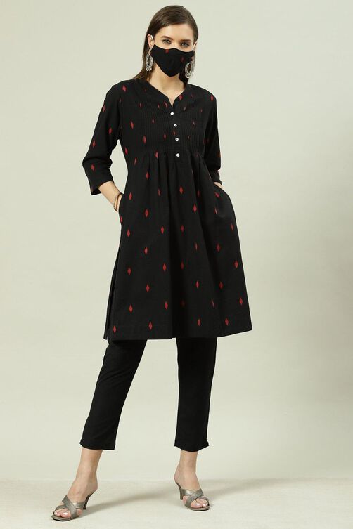 Black Printed Cotton Straight Kurta Slim Pant Suit Set image number 6