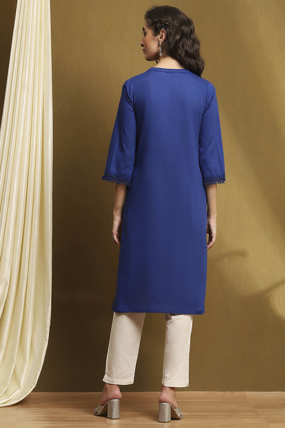 Indigo Cotton Blend Solid Straight Kurta image number 3