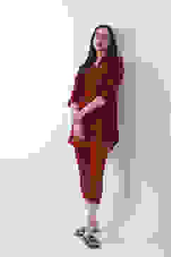 Maroon Cotton Lycra Solid Fitted Cropped Leggings image number 0