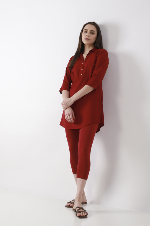 Maroon Cotton Lycra Solid Fitted Cropped Leggings image number 0