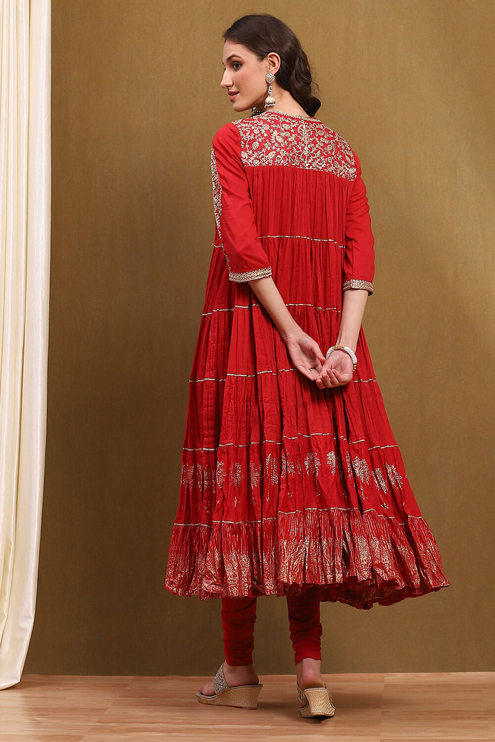 White Cotton Embroidered Tiered Anarkali Suit Set image number 4