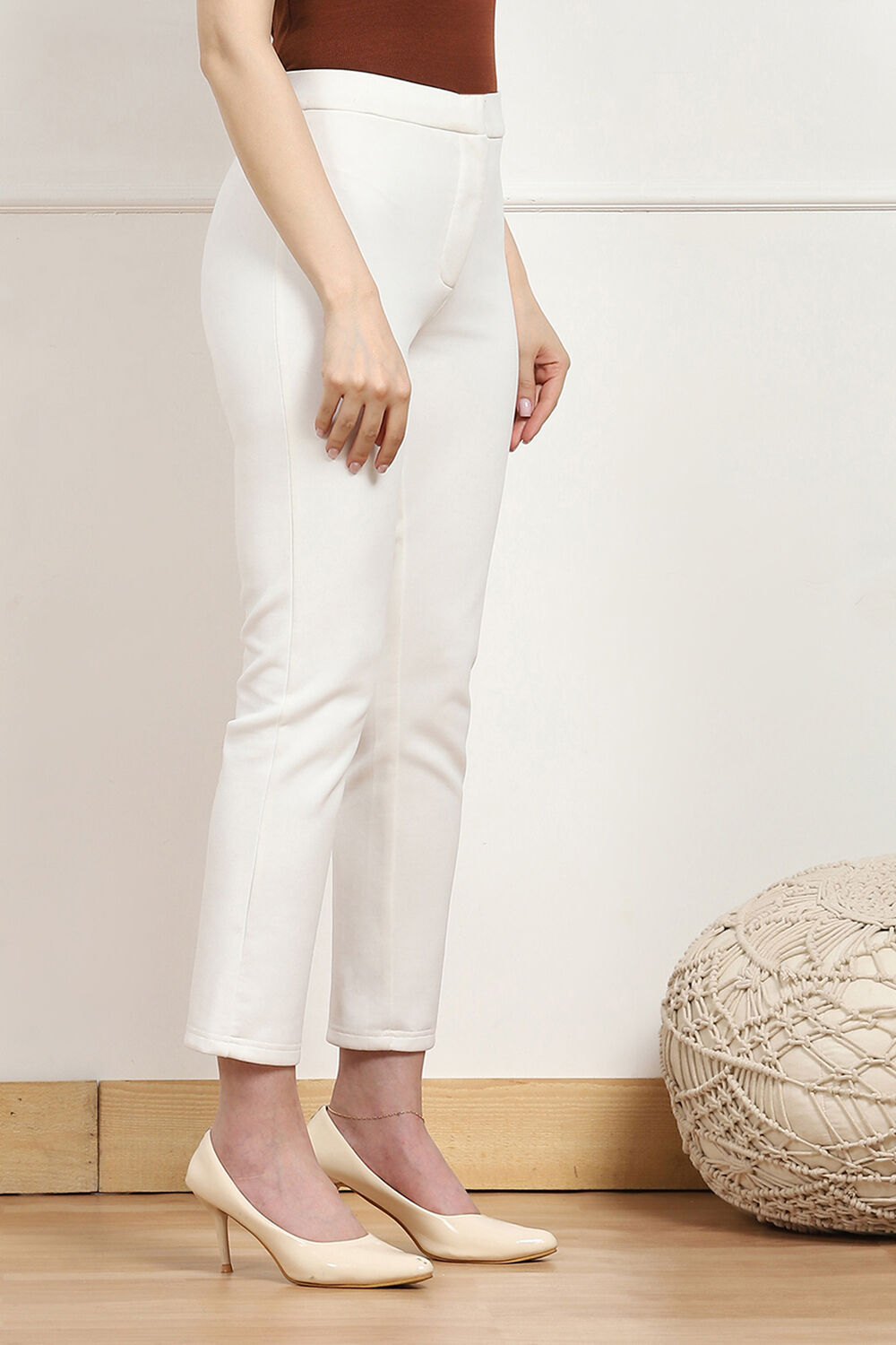 Black Solid Stretchable Slim Fit Pants image number 3