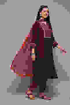 Burgandy LIVA Gathered Solid Kurta Slim Pant Suit Set image number 5