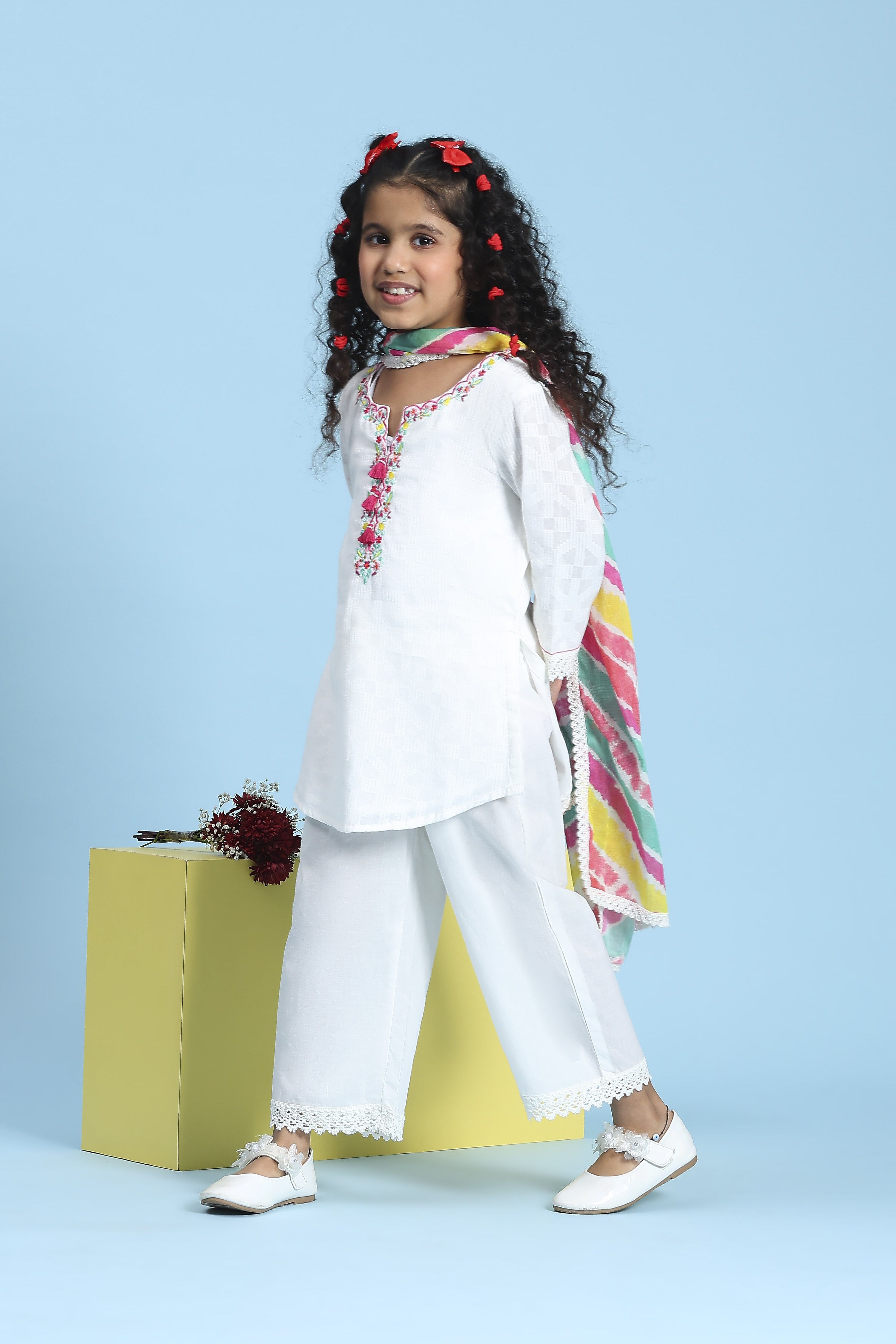 White Cotton Solid Straight Suit Set image number 3